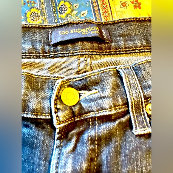 🎬🎬🎬SOLD! Levi’s Too Super Low 524 Short Denim Shorts, Size 5 - Picture 2 of 4